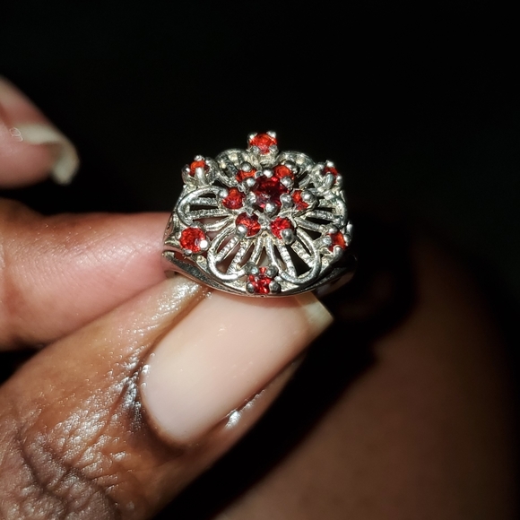 Vintage Sterling Ring of Garnet Stones - Picture 2 of 5